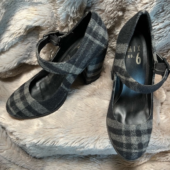Grey Plaid Mary Janes - Picture 2 of 3
